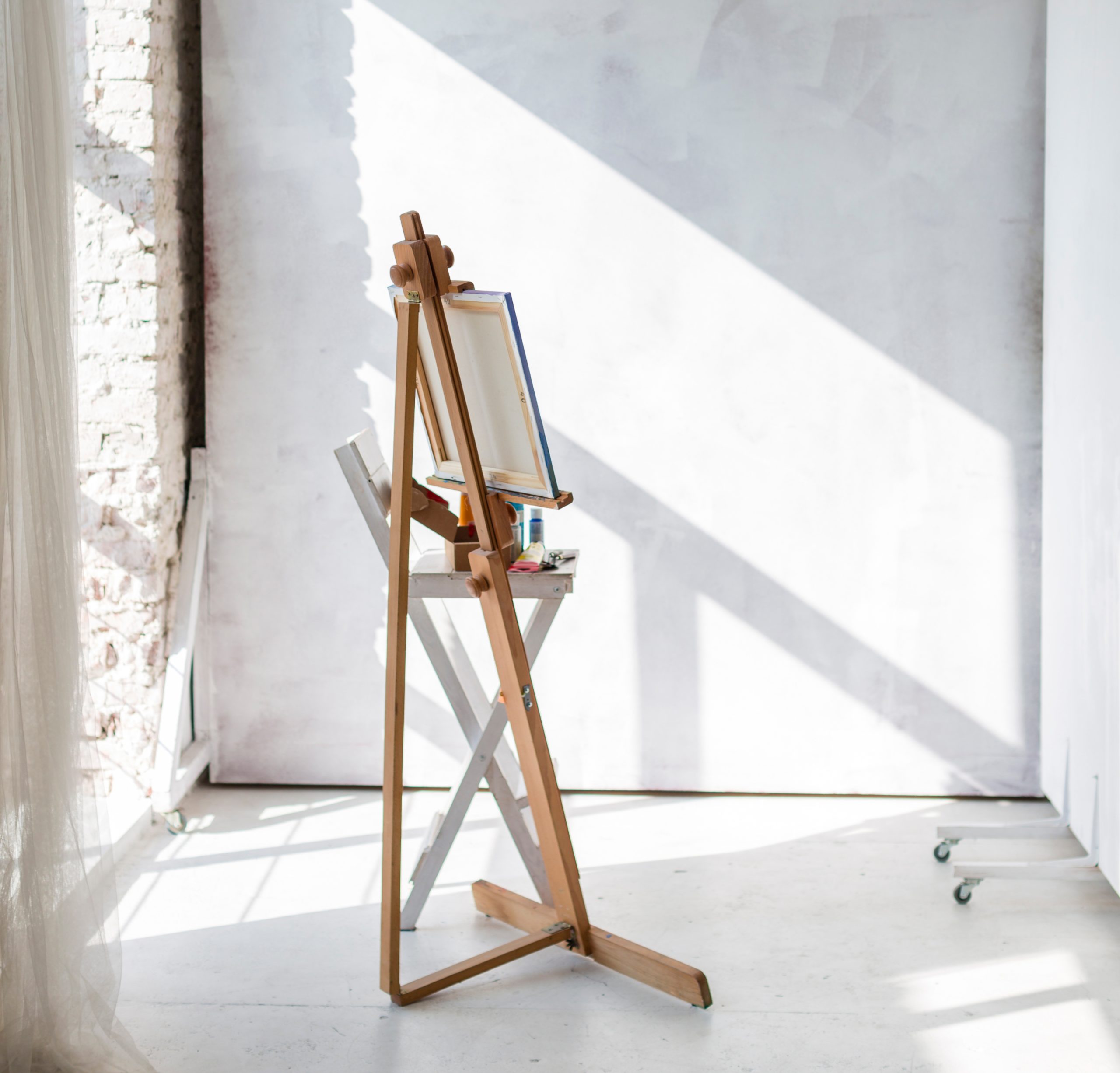 artistic-easel-canvas-studio 2